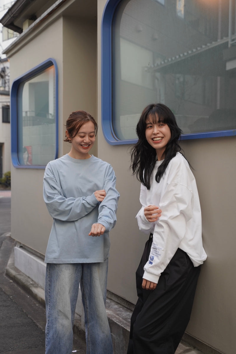 "Nothing wrong with the blue berry pie" Long sleeve T-shirt - Blue