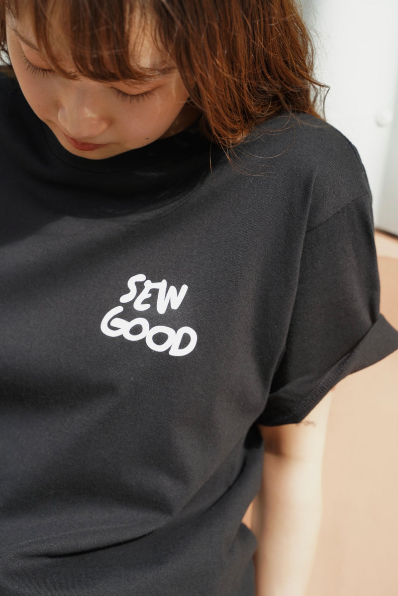 sew lettering Tシャツ - Black