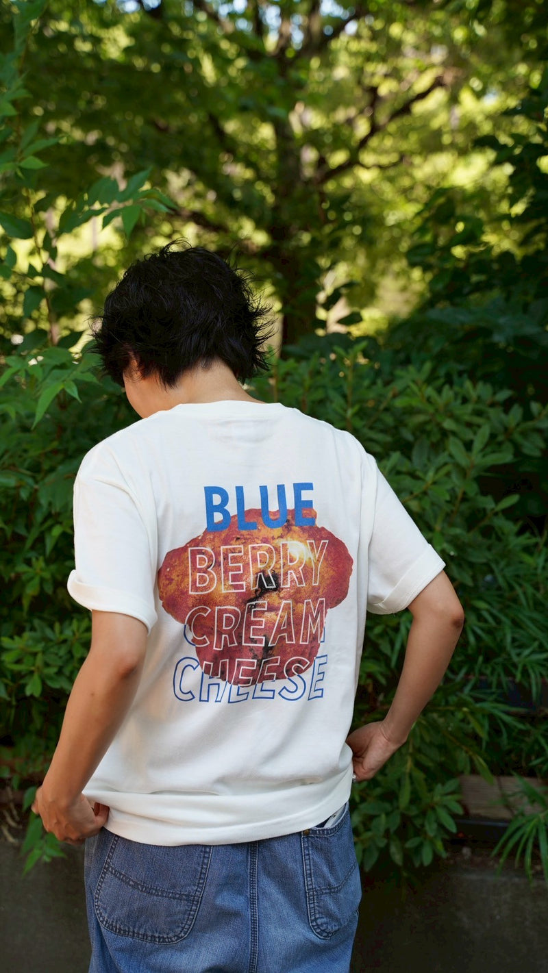 「Blueberry Cream Cheese Muffin」 T-shirt / White