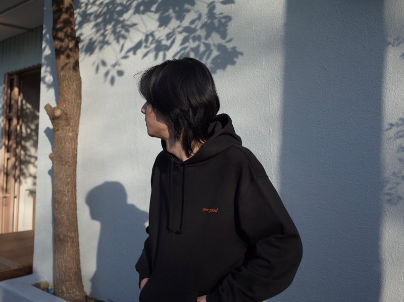 sew far, sew good フーディー - Black